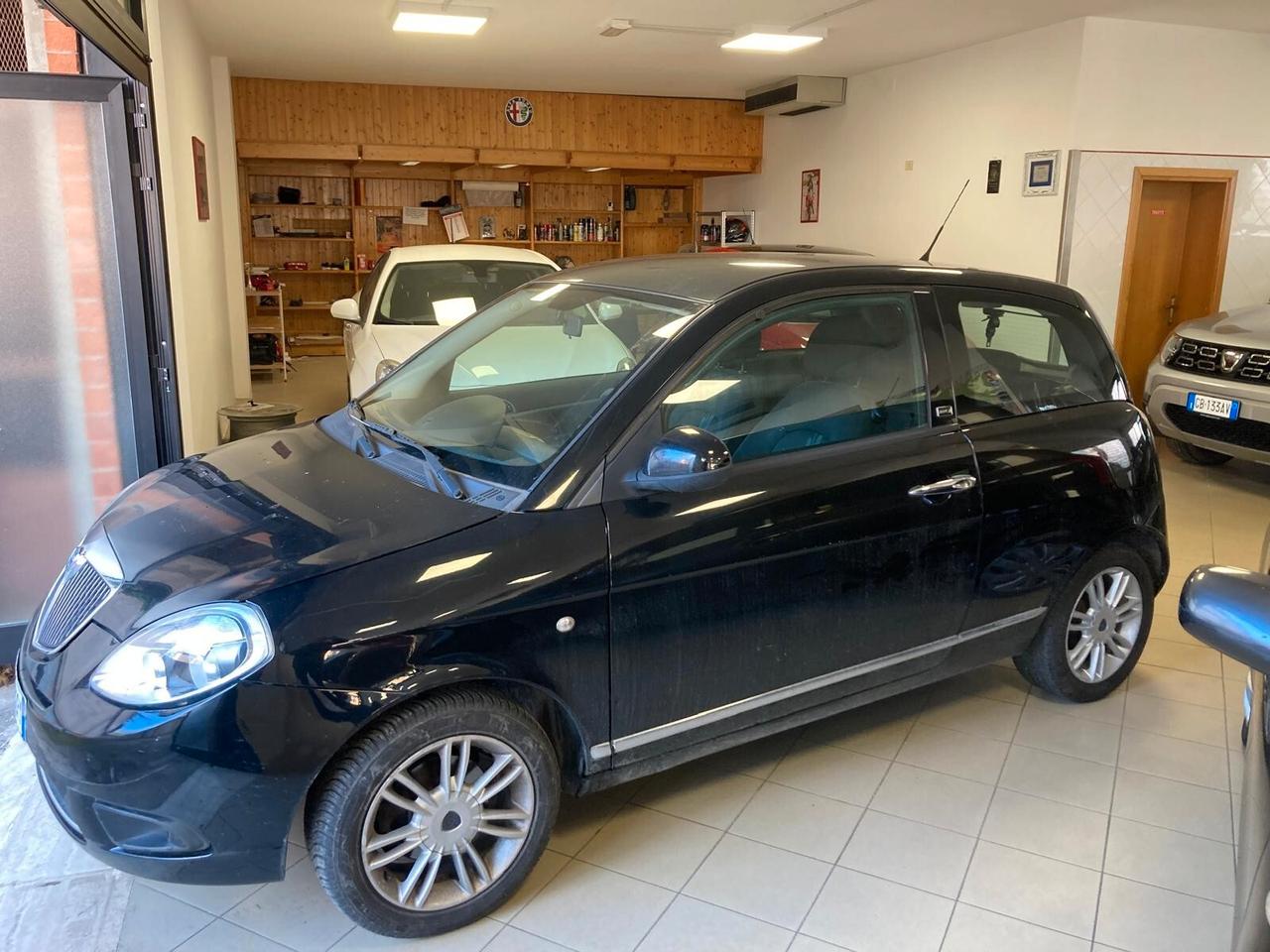 Lancia Ypsilon 1.2 69 CV Unyca