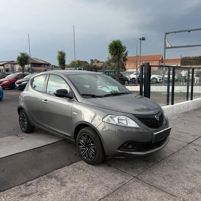 Lancia Ypsilon 1.0 FireFly 5 porte S&S Hybrid Alberta Ferretti