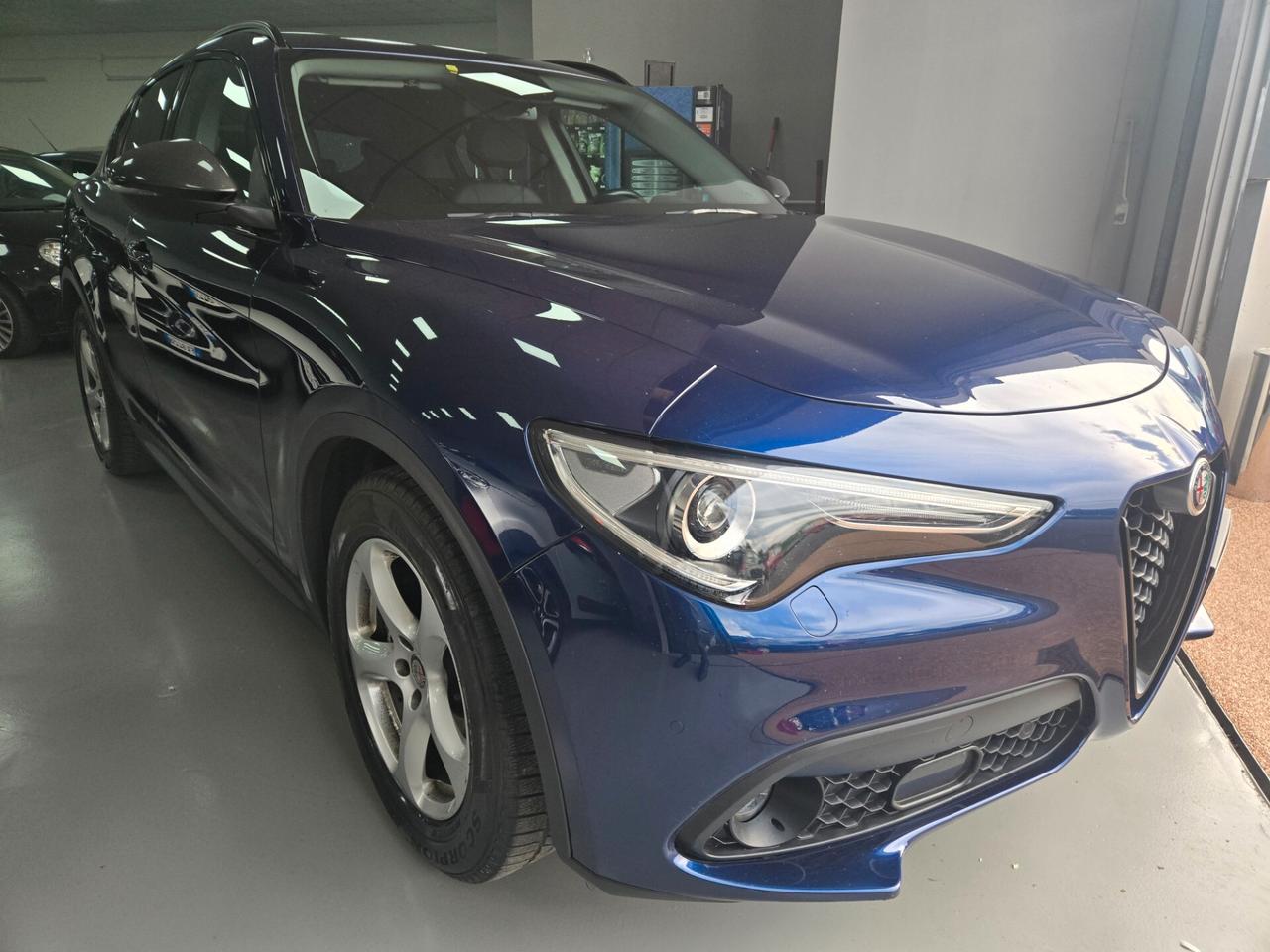 Alfa Romeo Stelvio 2.2 Turbodiesel 180 CV AT8 RWD Business