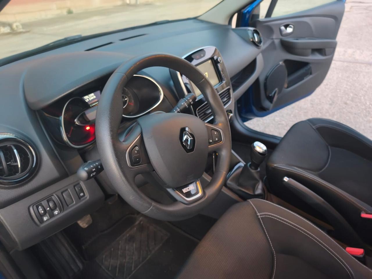 Renault Clio 2018---1.0 Benzina Neopatentati