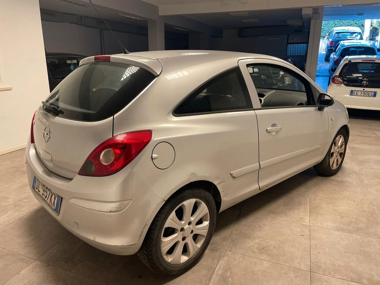 OPEL CORSA 1.2 - CONSUMA ACQUA