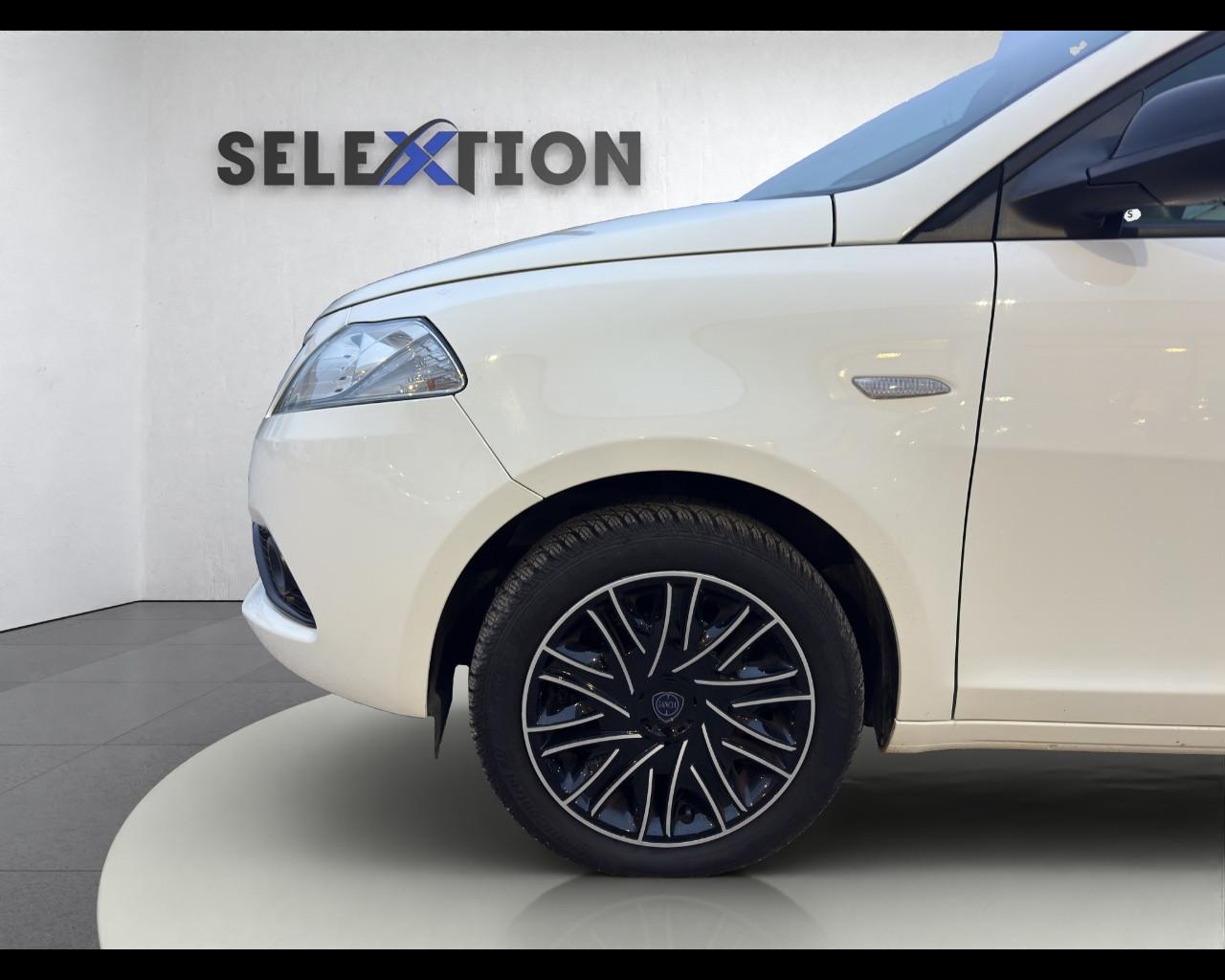 LANCIA Ypsilon 3ª serie - Ypsilon 1.0 FireFly 5 porte S&S Hybrid Ecochic Gold