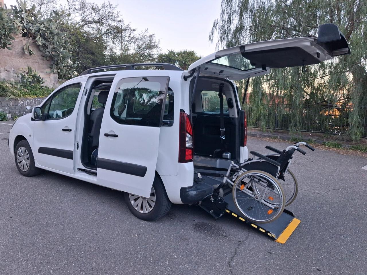 Citroen Berlingo Pianale ribassato con rampa disabili in carrozzina