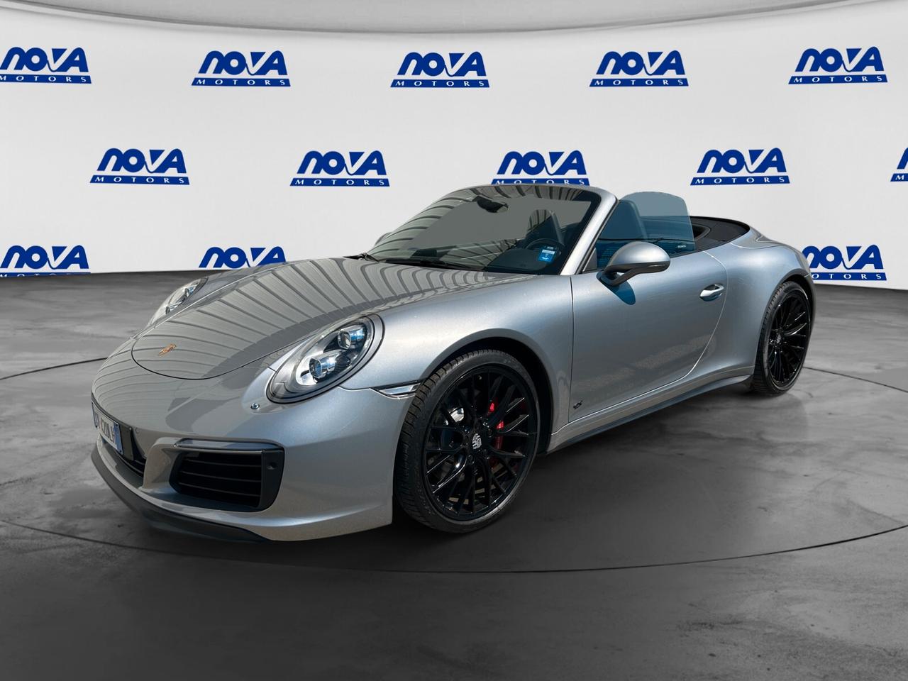 Porsche 911 Carrera 4S Cabriolet PDK Interni heritage design