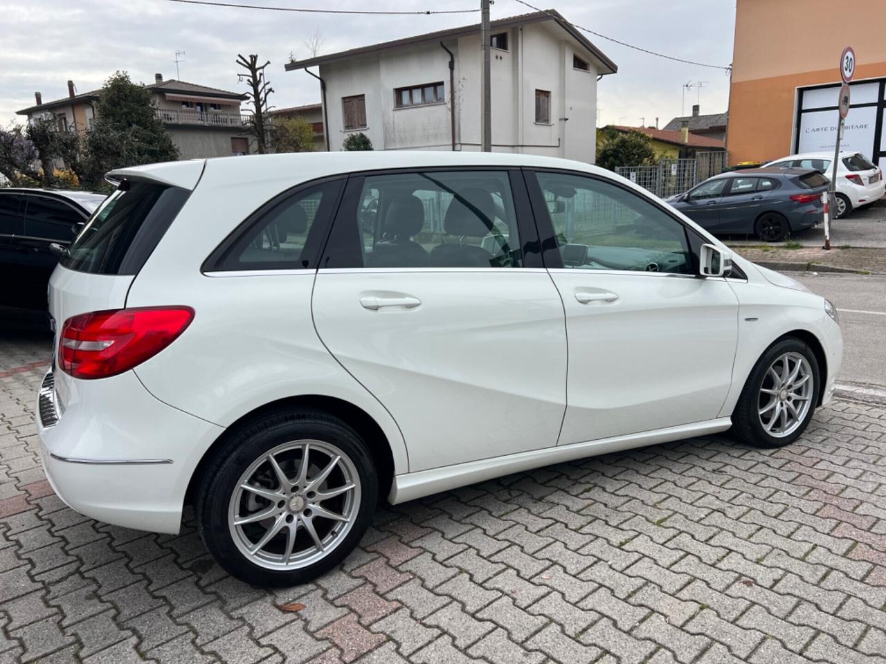 Mercedes-benz B 200 CDI BlueEFFICIENCY Executive