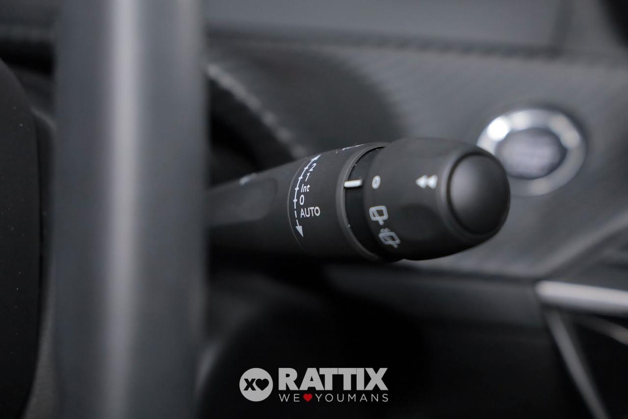 Peugeot e-2008 motore elettrico 100kW Active Pack