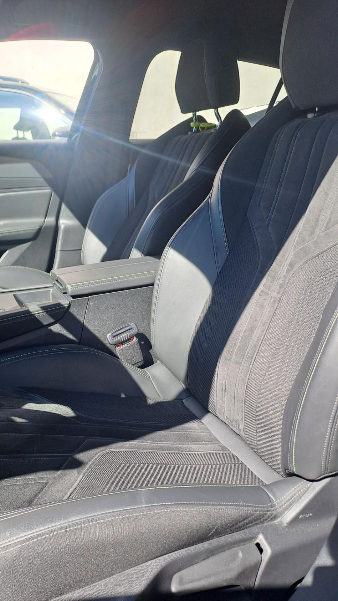 Peugeot 408 1.6 Plug-in Hybrid 225 e-EAT8 GT