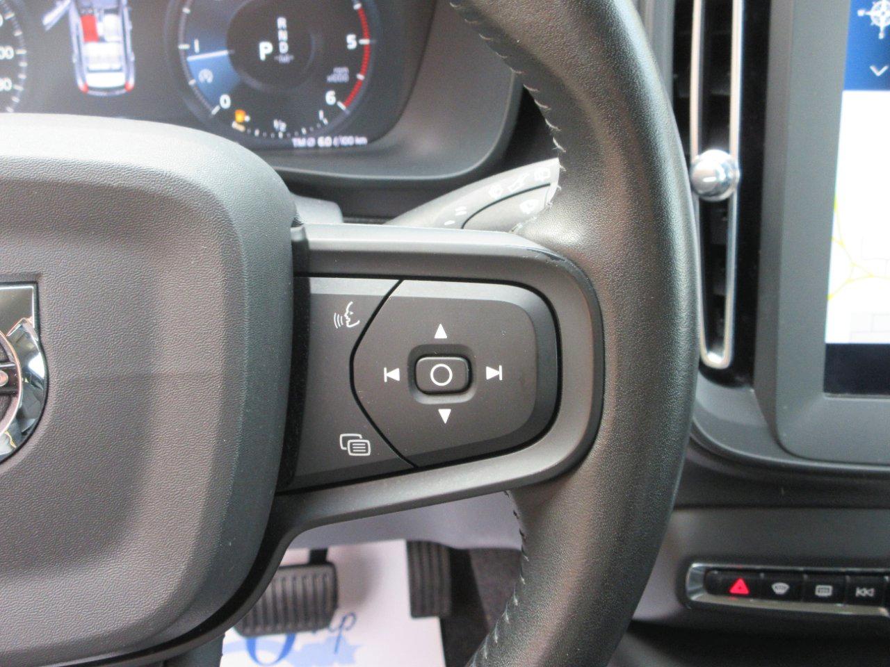 Volvo XC40 2.0 d3 Momentum Core auto