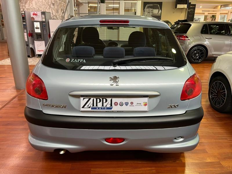 PEUGEOT 1.1 5p. Lee