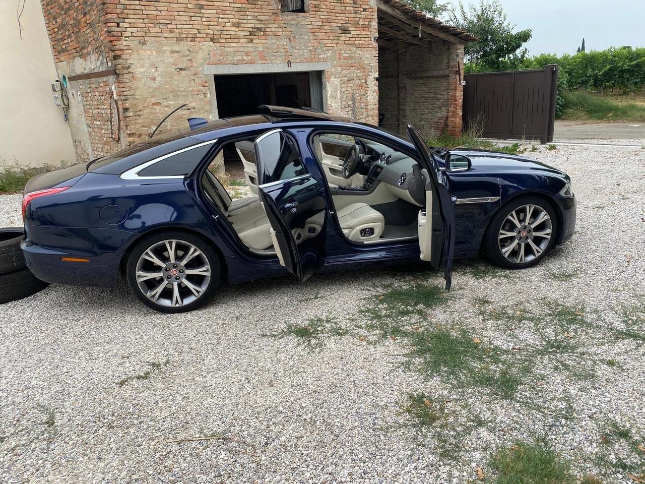 Jaguar XJ 3.0D V6 300 CV Premium Luxury