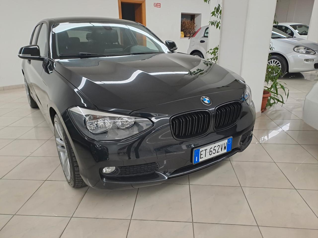 Bmw 116 116d 5p. Unique