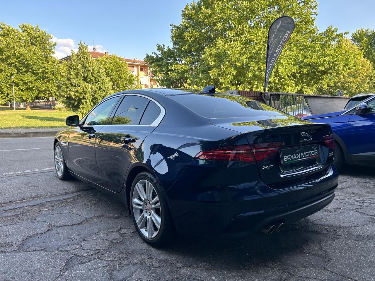 Jaguar XE 2.0 D 180 CV aut. R-Dynamic SE