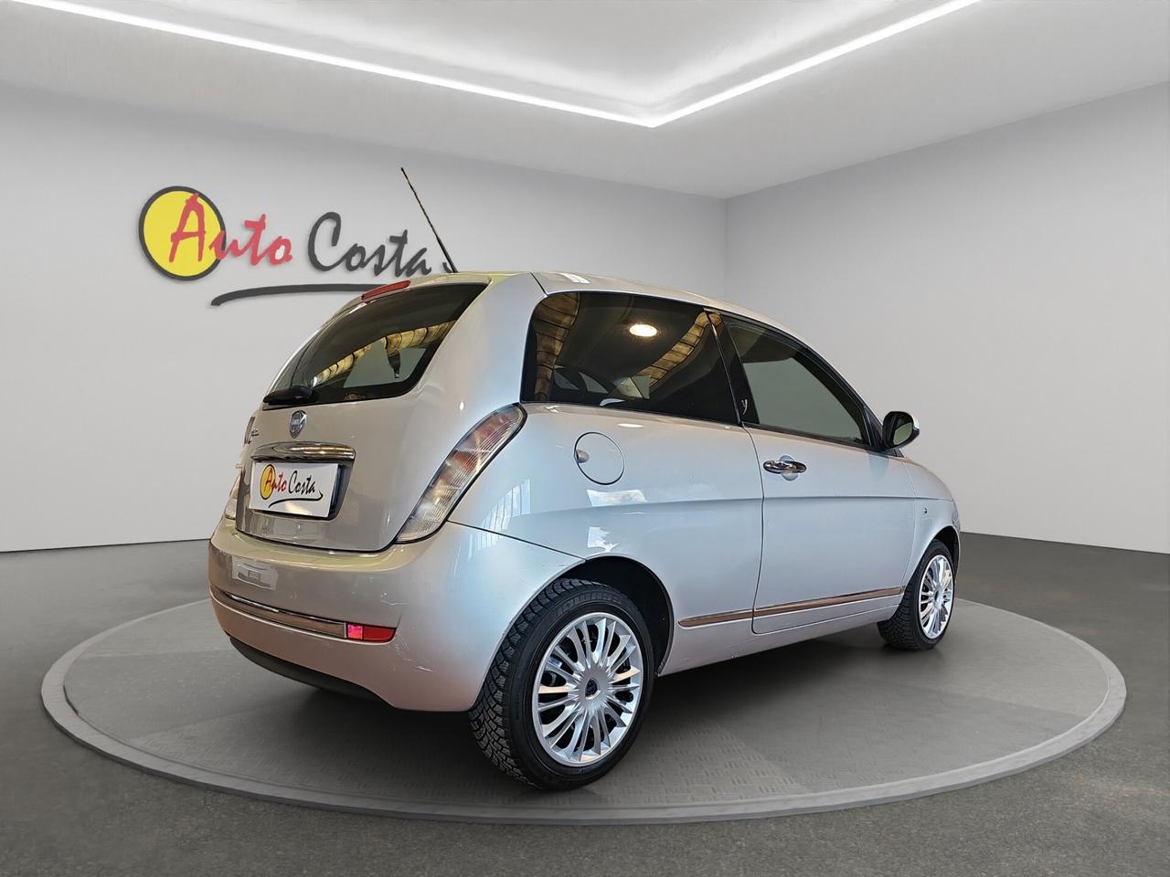 Lancia Ypsilon 1.2 69 CV Argento