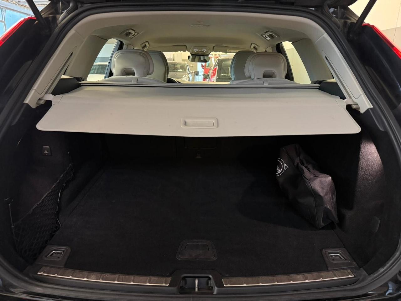 Volvo XC 60 XC60 B4 (d) AWD automatico Ultimate Dark