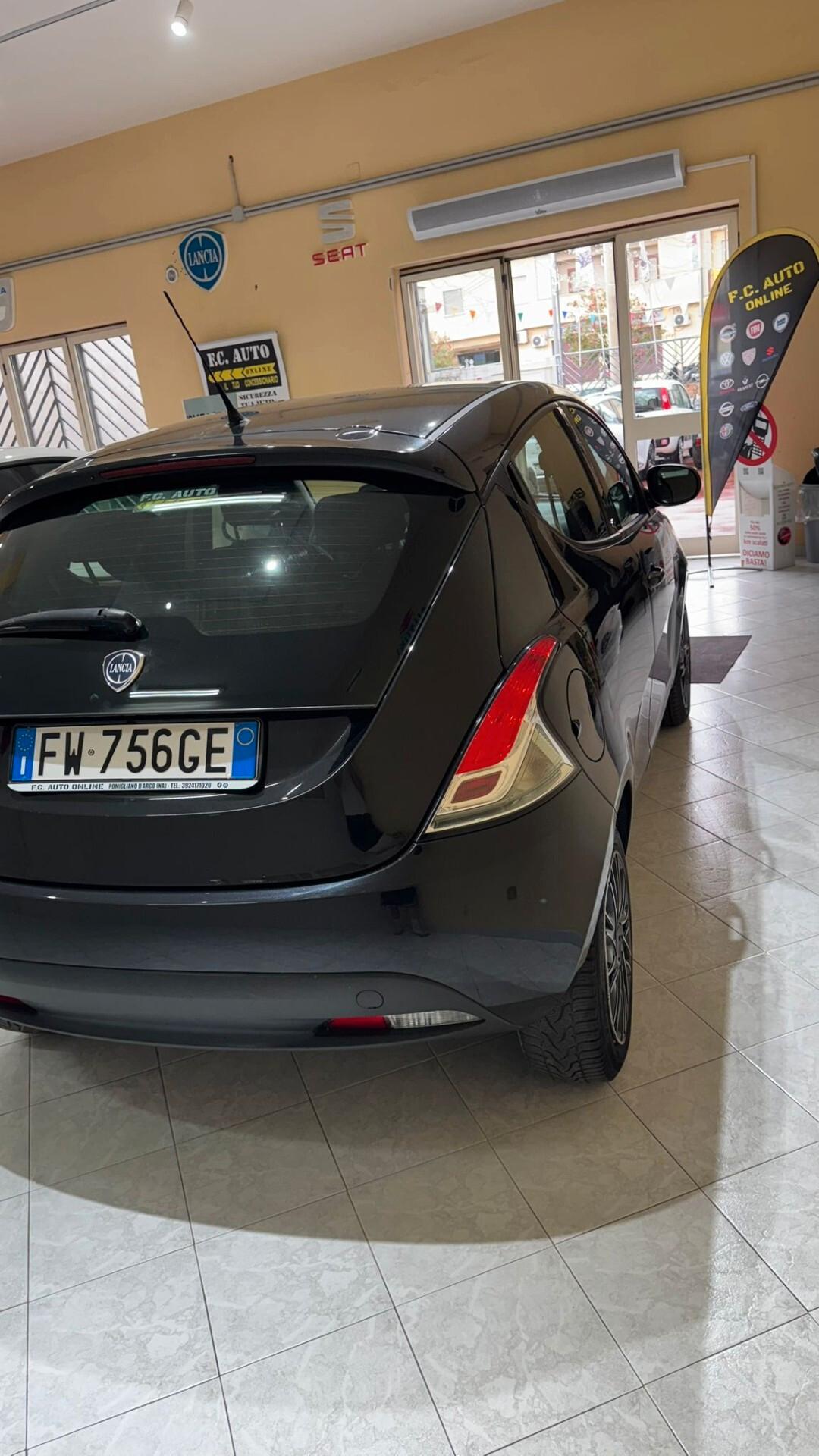 Lancia Ypsilon 1.2 69 CV 5 porte GPL Ecochic Elefantino Blu