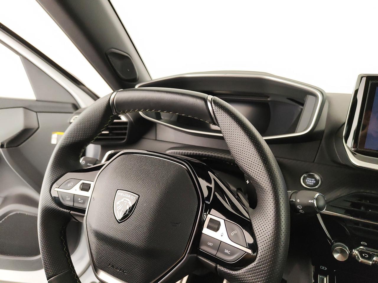 Peugeot 2008 PureTech 130 S&S EAT8 GT