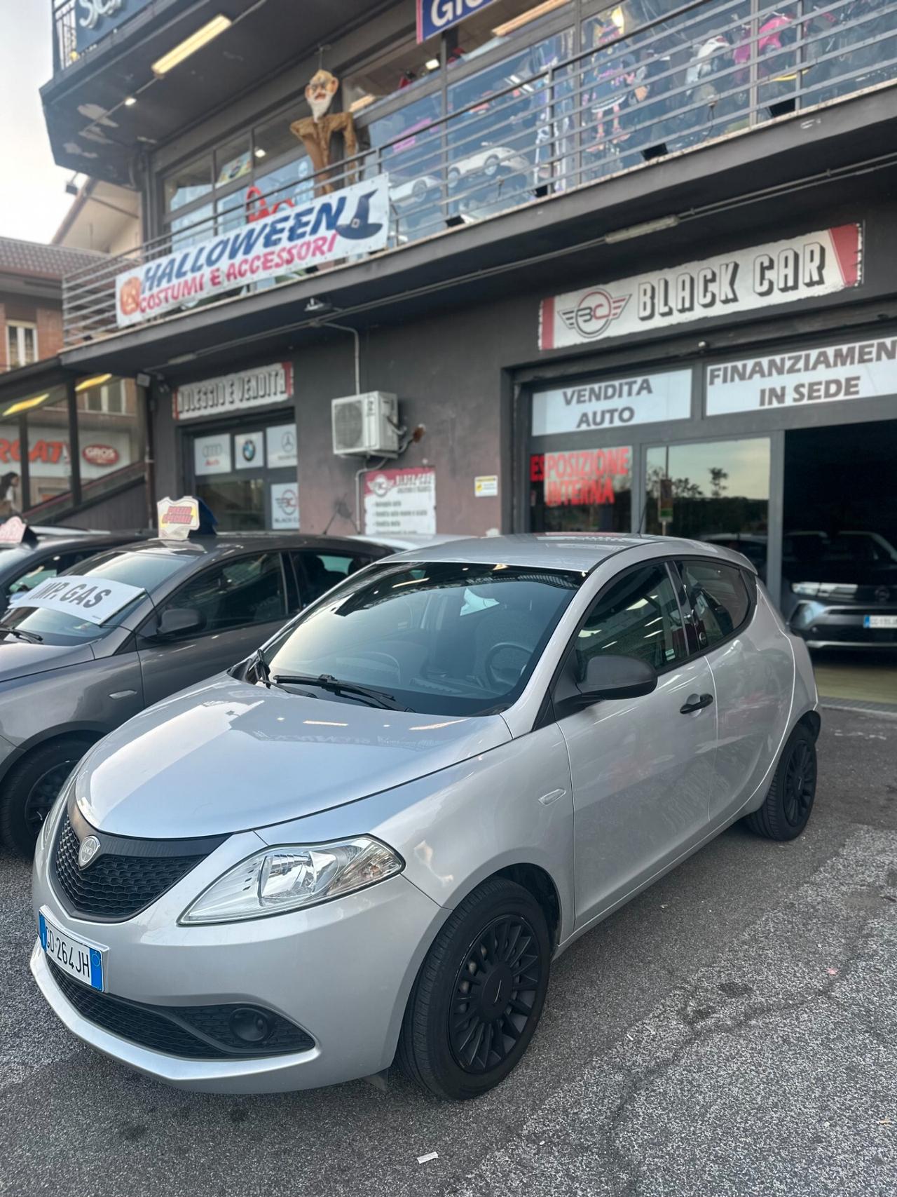 Lancia Ypsilon 1.0 FireFly 5 porte S&S Hybrid Ecochic Silver