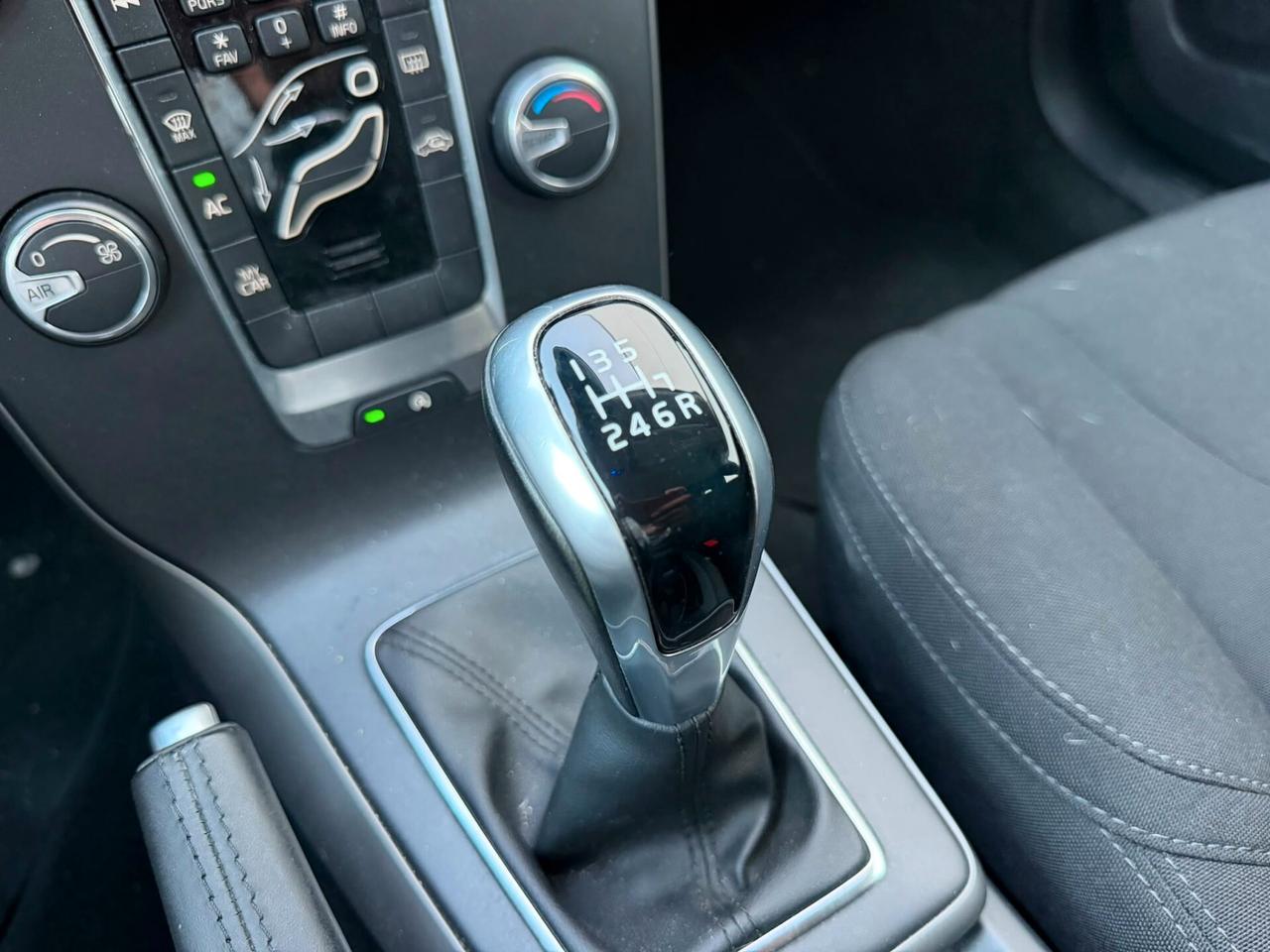 VOLVO V40 2.0 DIESEL D2 EURO6B