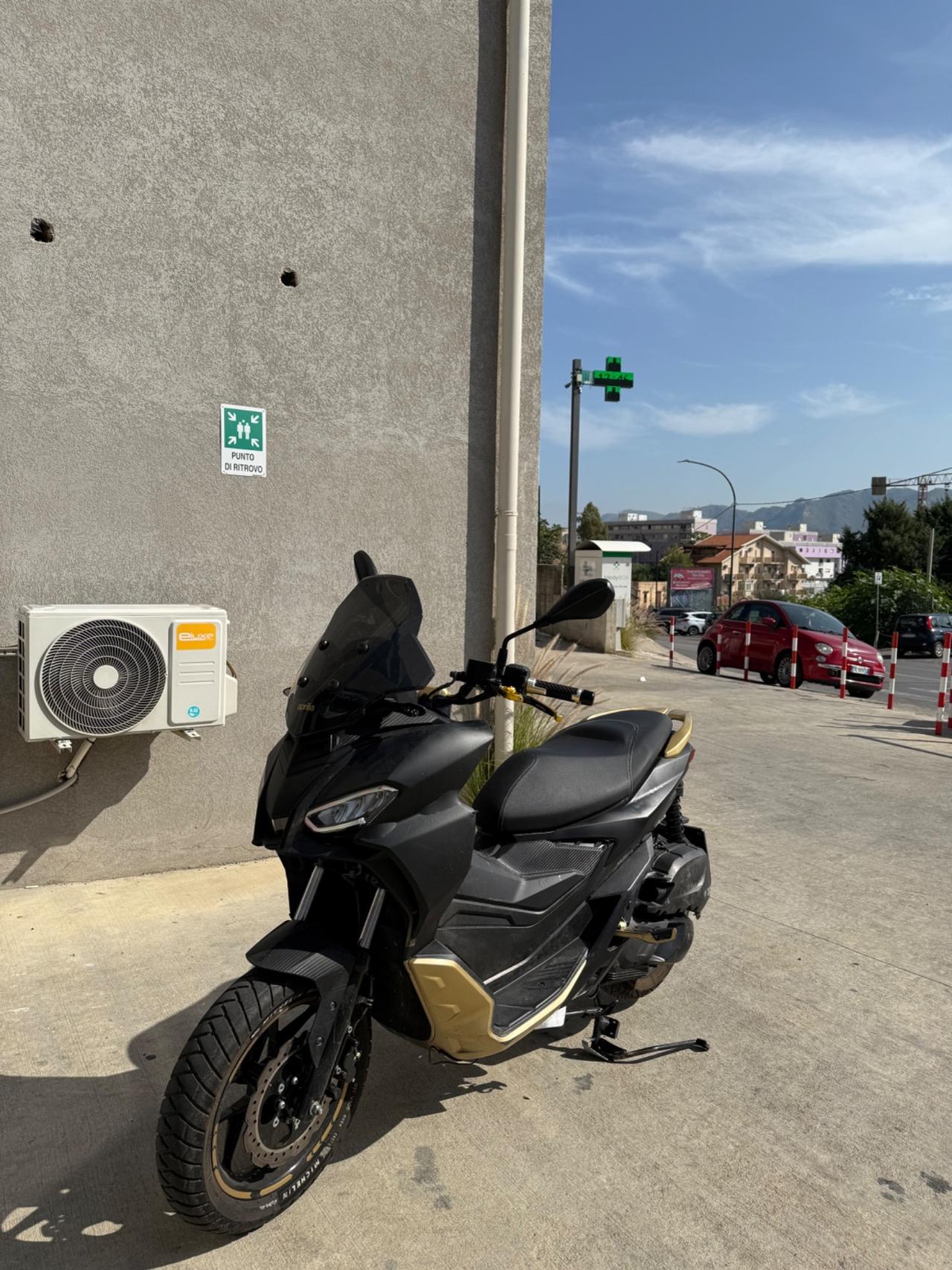 Aprilia sr gt 125