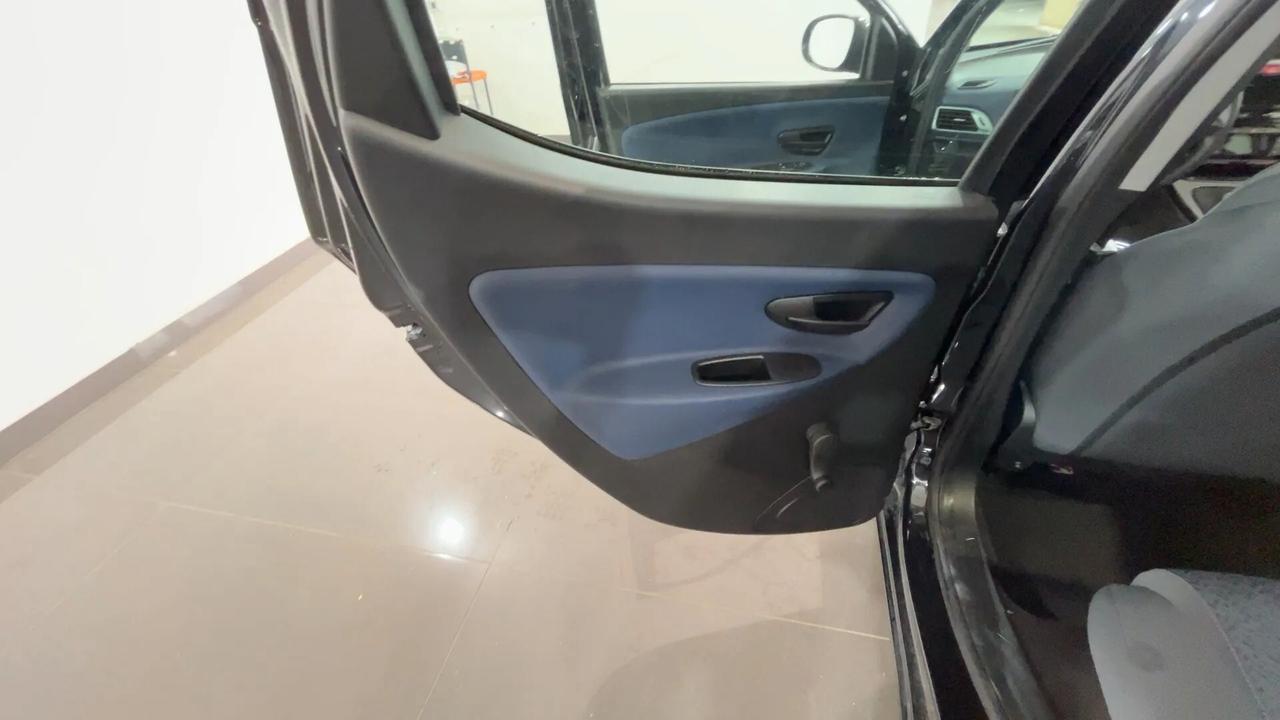 Lancia Ypsilon 1.0 FireFly 5 porte S&S Hybrid Oro