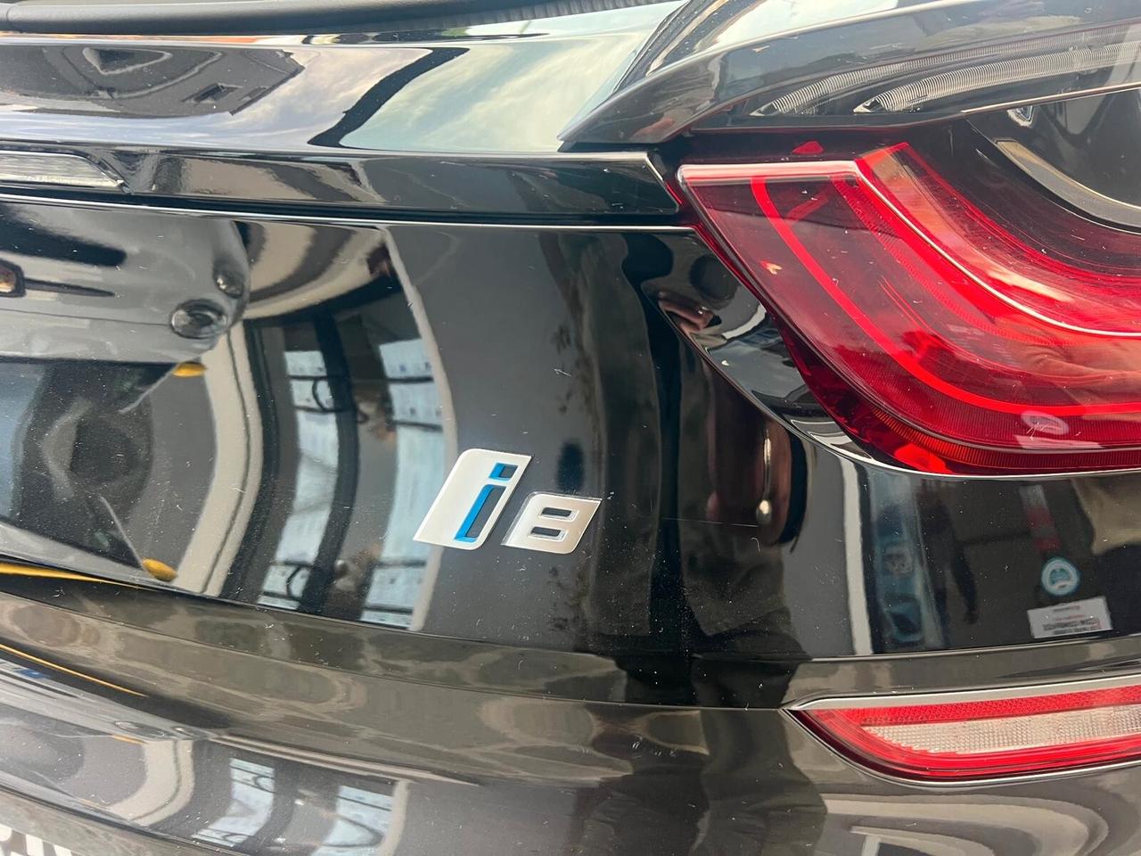 BMW i8 COUPE' TRE VOLUMI HYBRID 231cv