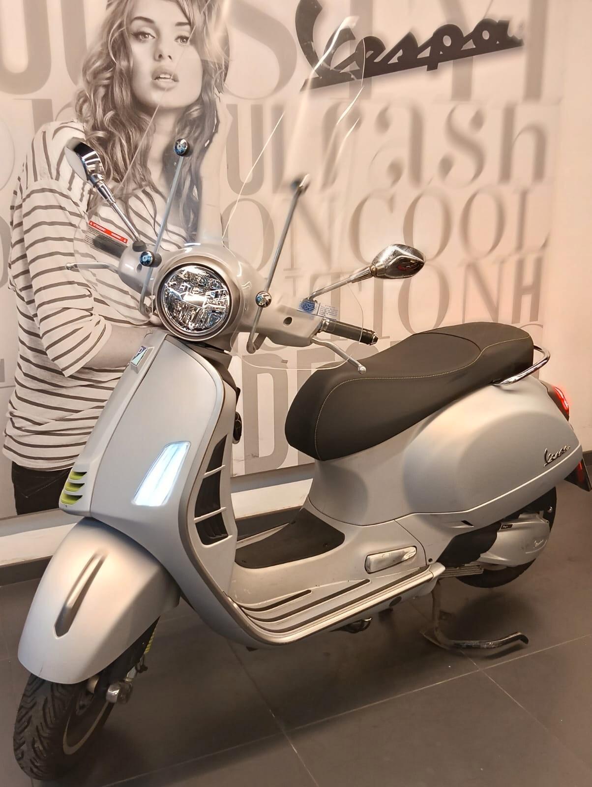 Vespa GTS 300 hpe SUPER TECH