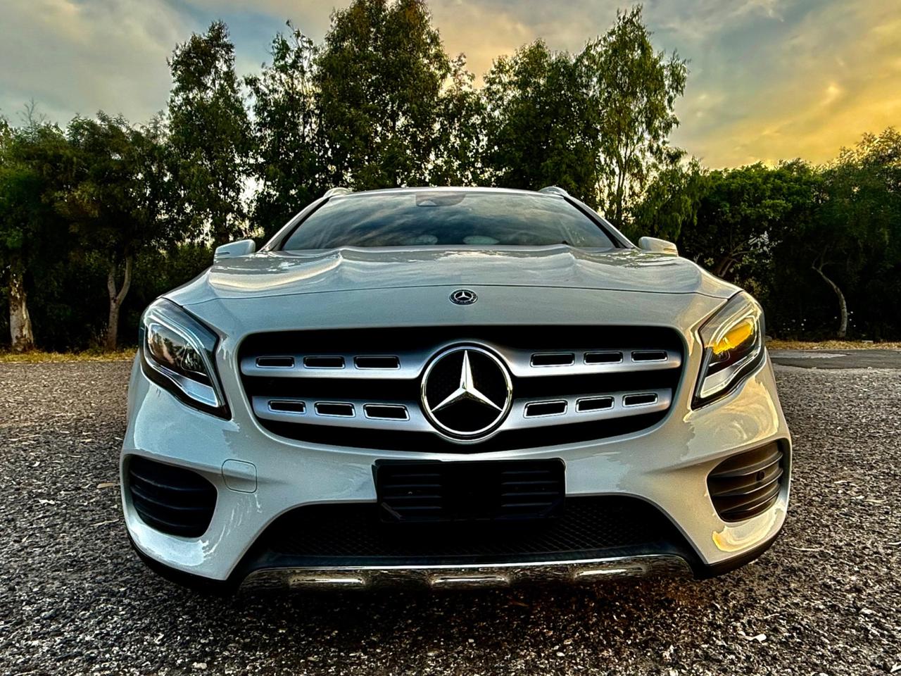 MERCEDES- BENZ GLA 200 D AMG PREMIUM