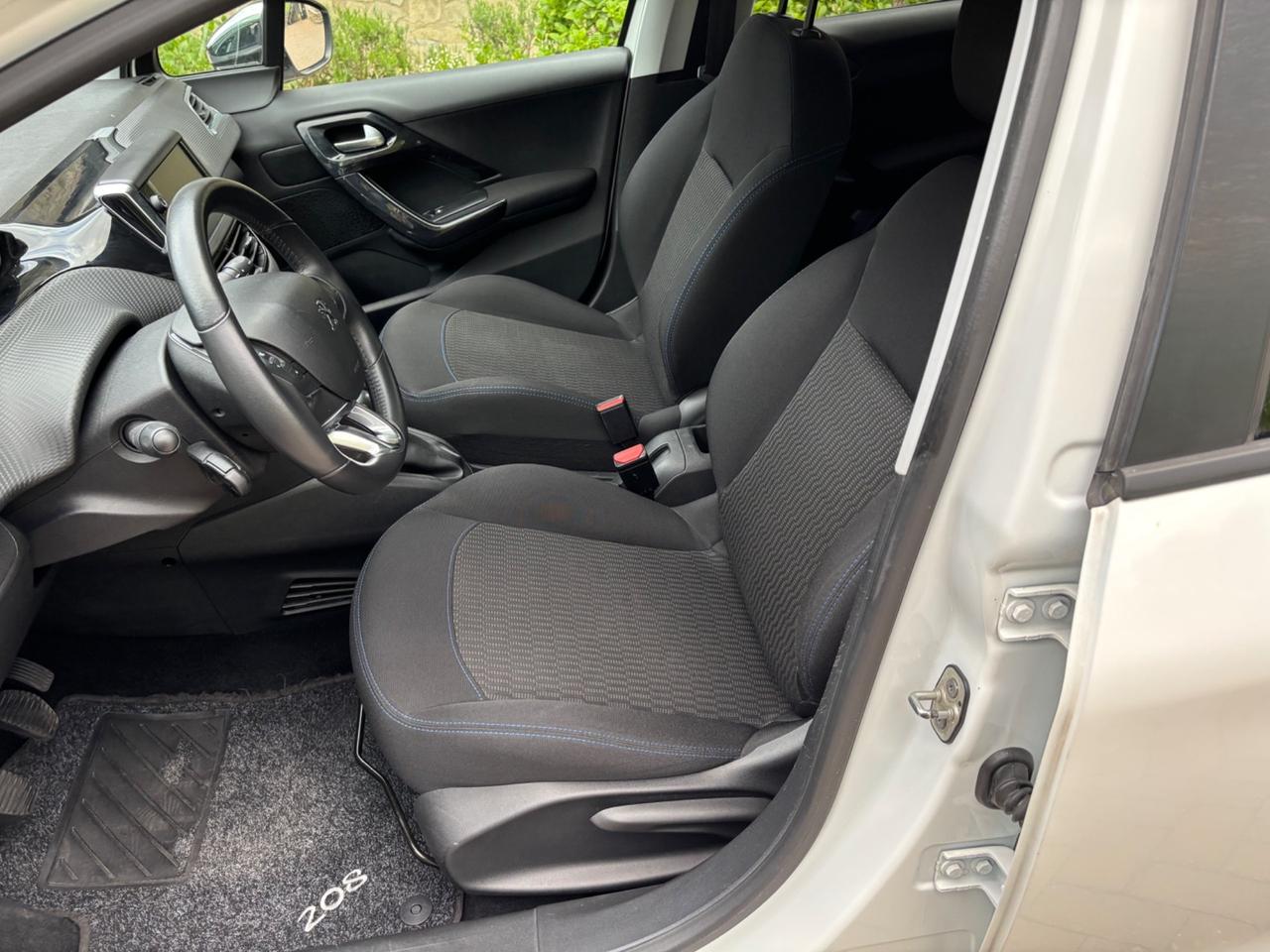 Peugeot 208 BlueHDi 75 5 porte Style OK NEOPATENTATI