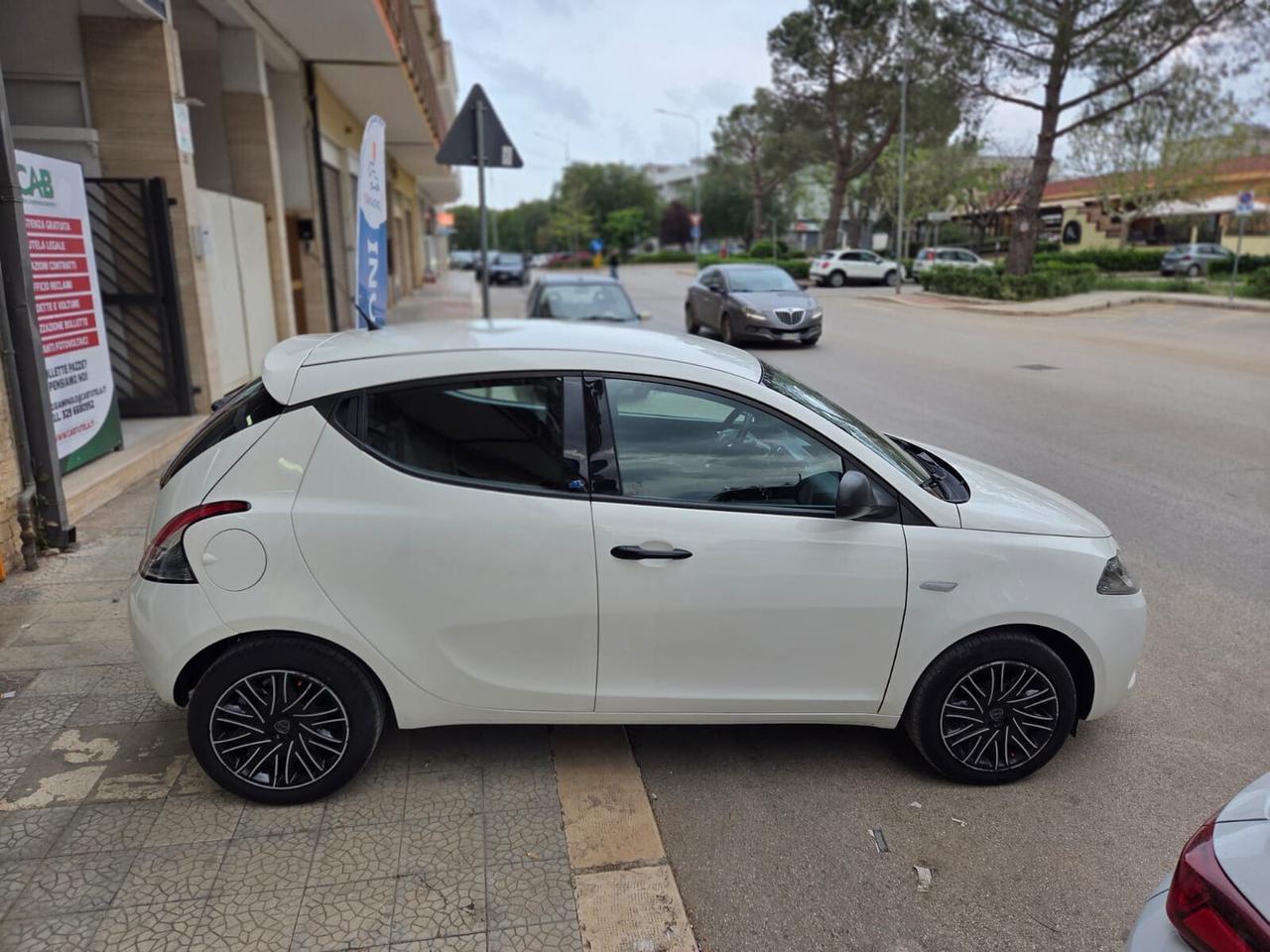 LANCIA YPSILON 1.2 69CV 5 PORTE GPL ELEFANTINO BLU