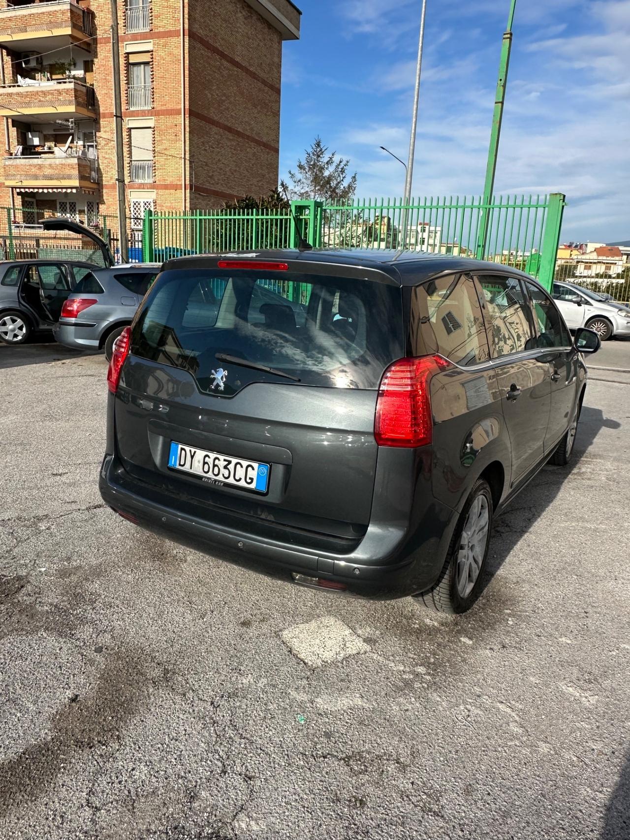 Peugeot 5008 2.0 HDi 150CV Féline