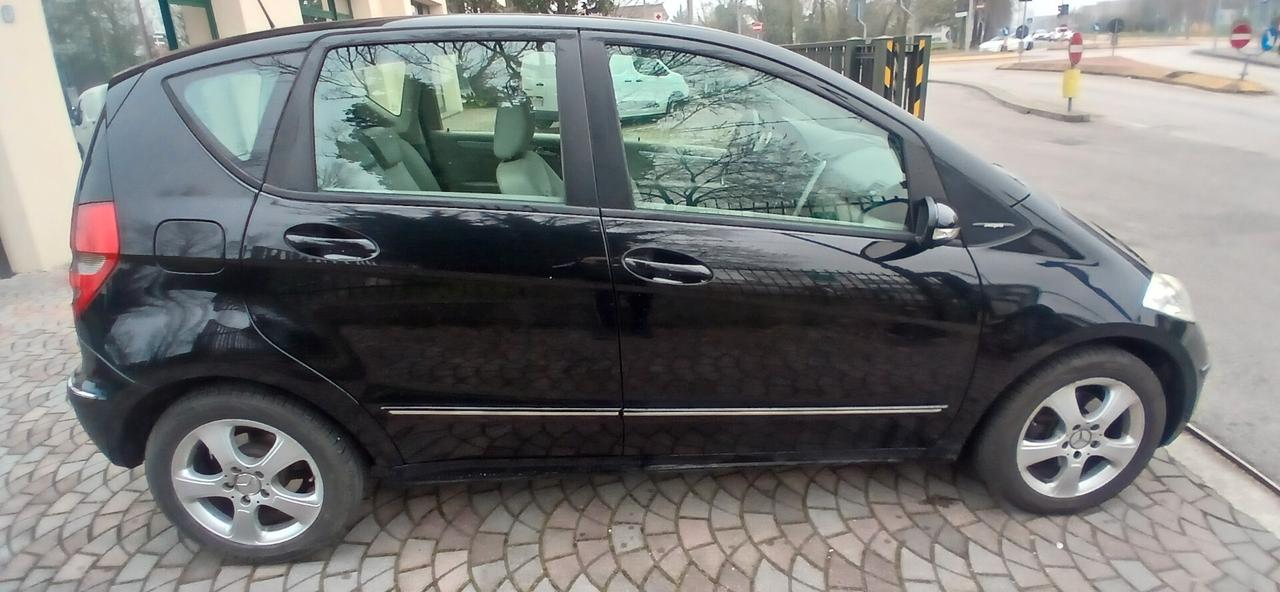 Mercedes cl. A 180 D automatica neopatentati