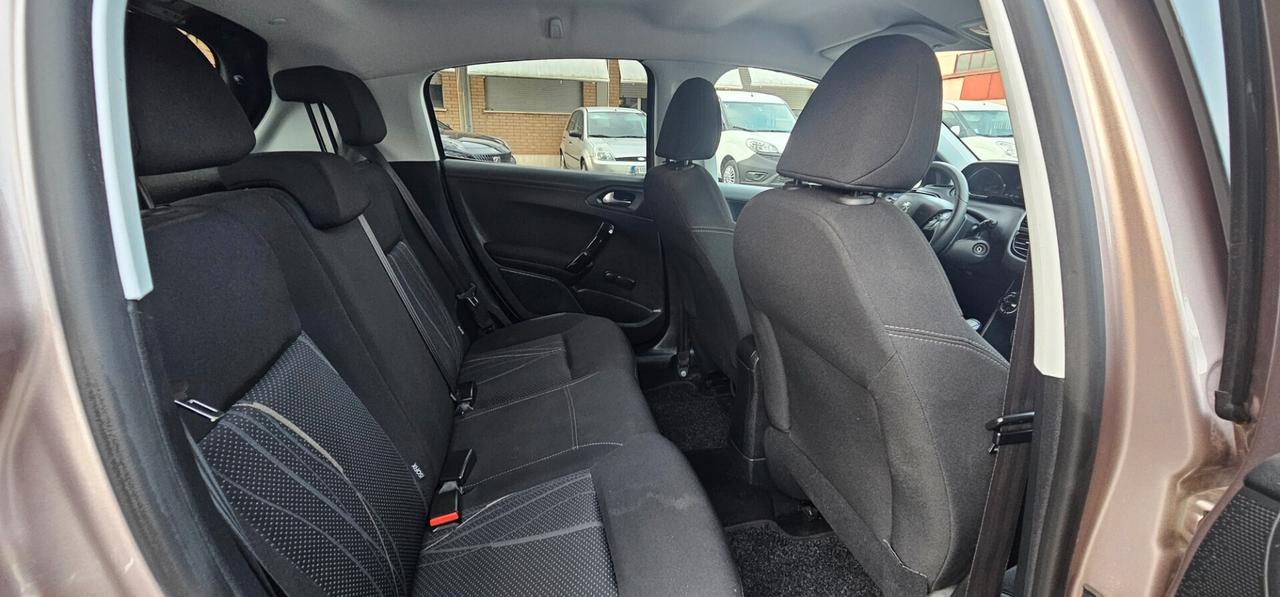 Peugeot 208 1.4 HDi 68 CV Allure solo 49000 Km