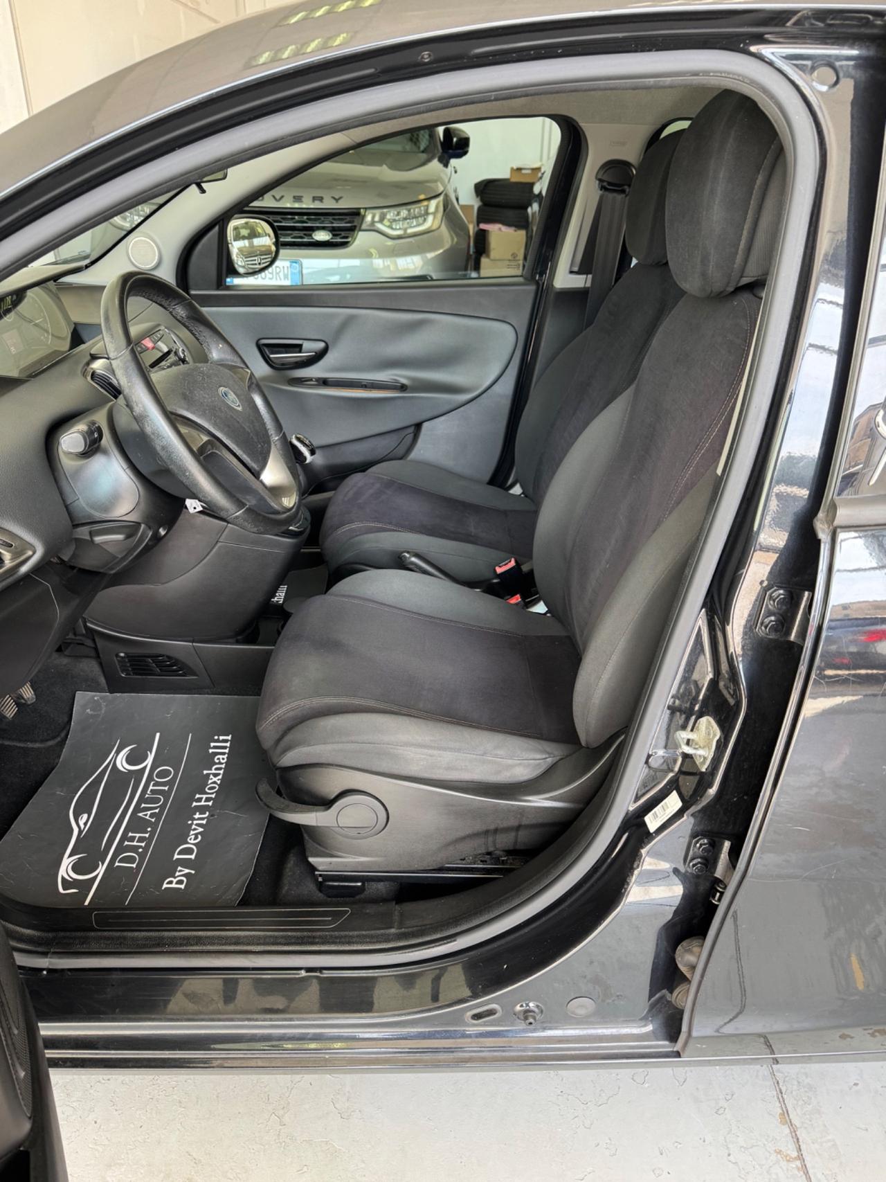 Lancia Ypsilon 1.2 69 CV 5 porte Platinum