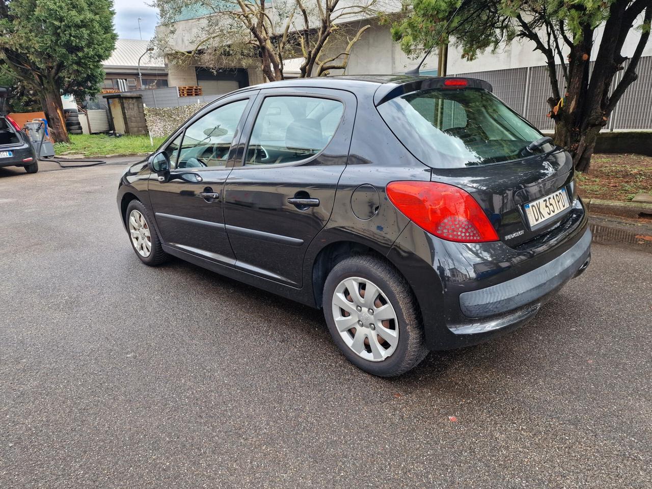Peugeot 207 1.4 8V 75CV 5p. ONE Line