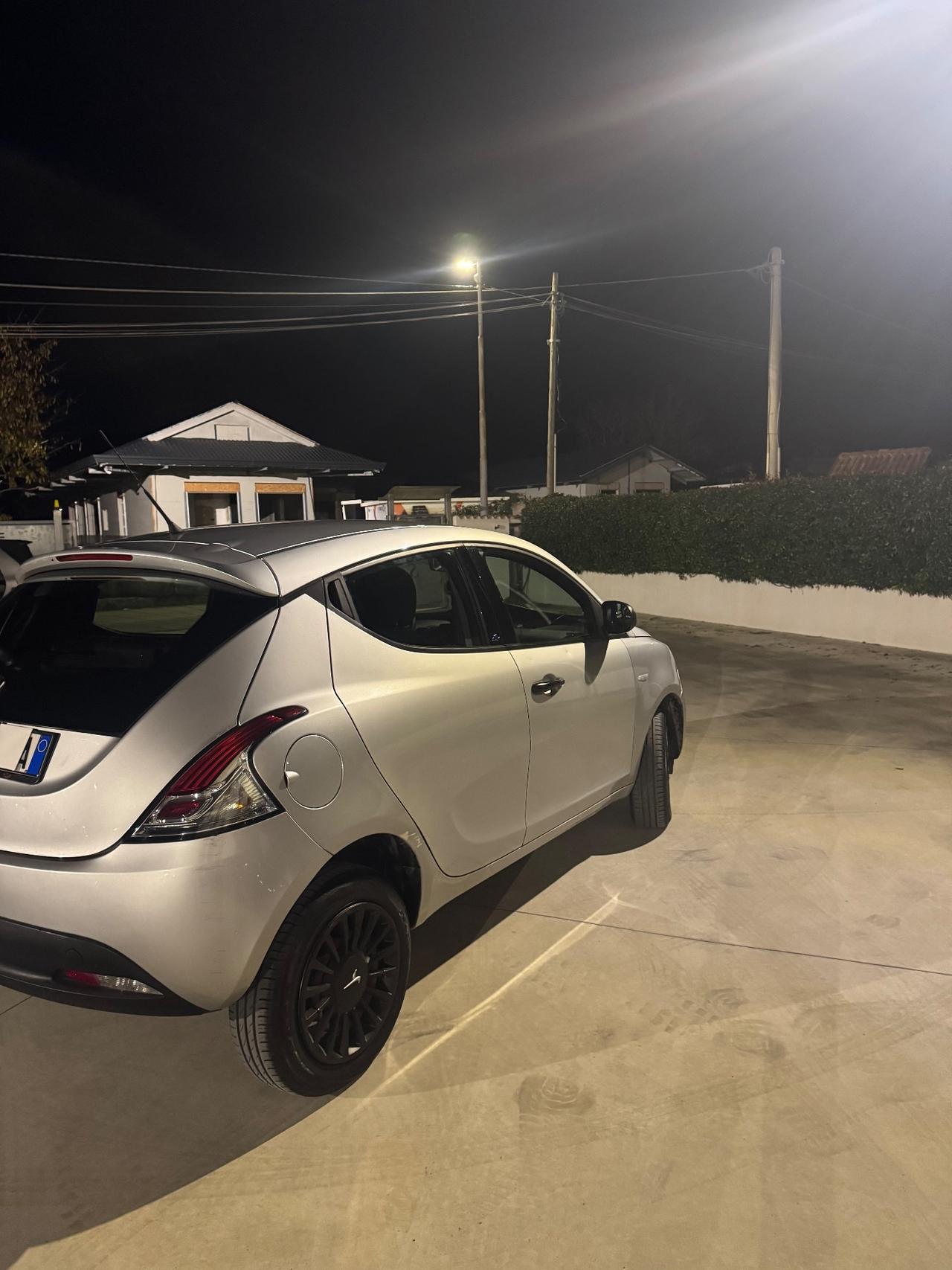 Lancia Ypsilon 0.9 TwinAir 5 porte Metano Ecochic Gold