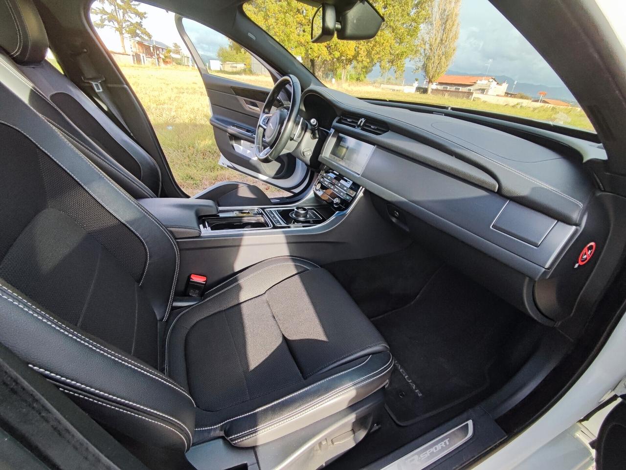 Jaguar XF Sportbrake 2.0 D 180 CV AWD aut. R-Sport