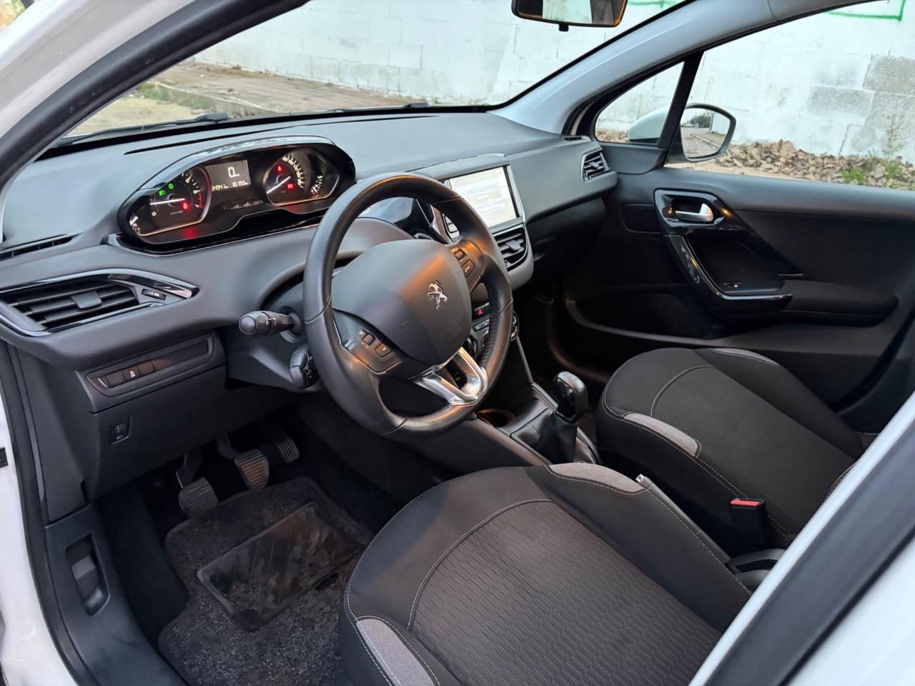 Peugeot 208 benzina 5 porte