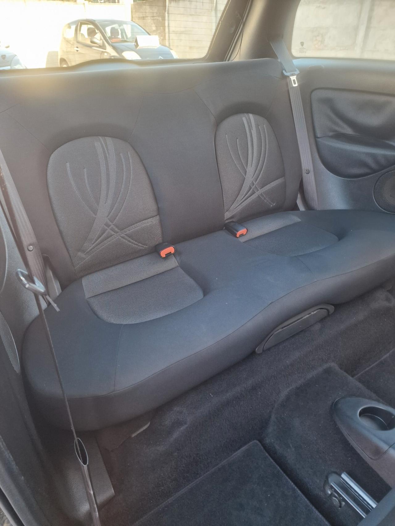 Lancia Ypsilon 1.2 69 CV Unyca