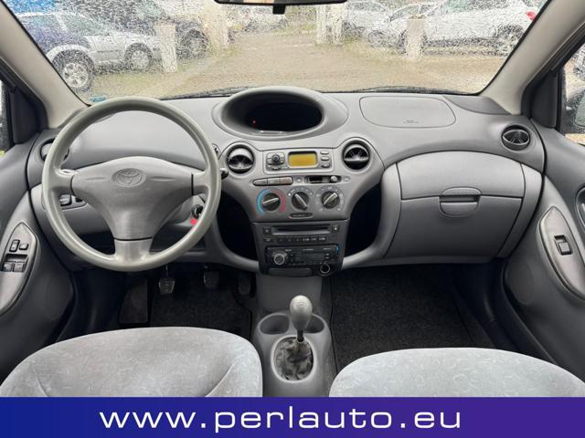 TOYOTA Yaris 1.0i 16V cat 5 porte Sol