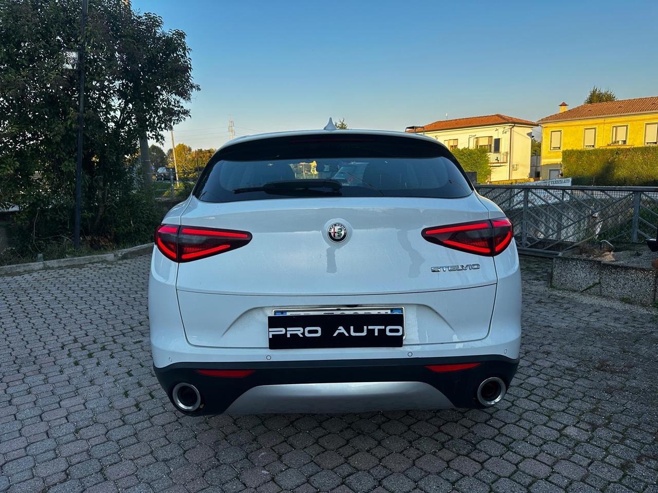 Alfa Romeo Stelvio 2.2 Turbodiesel 180 CV AT8 RWD Executive