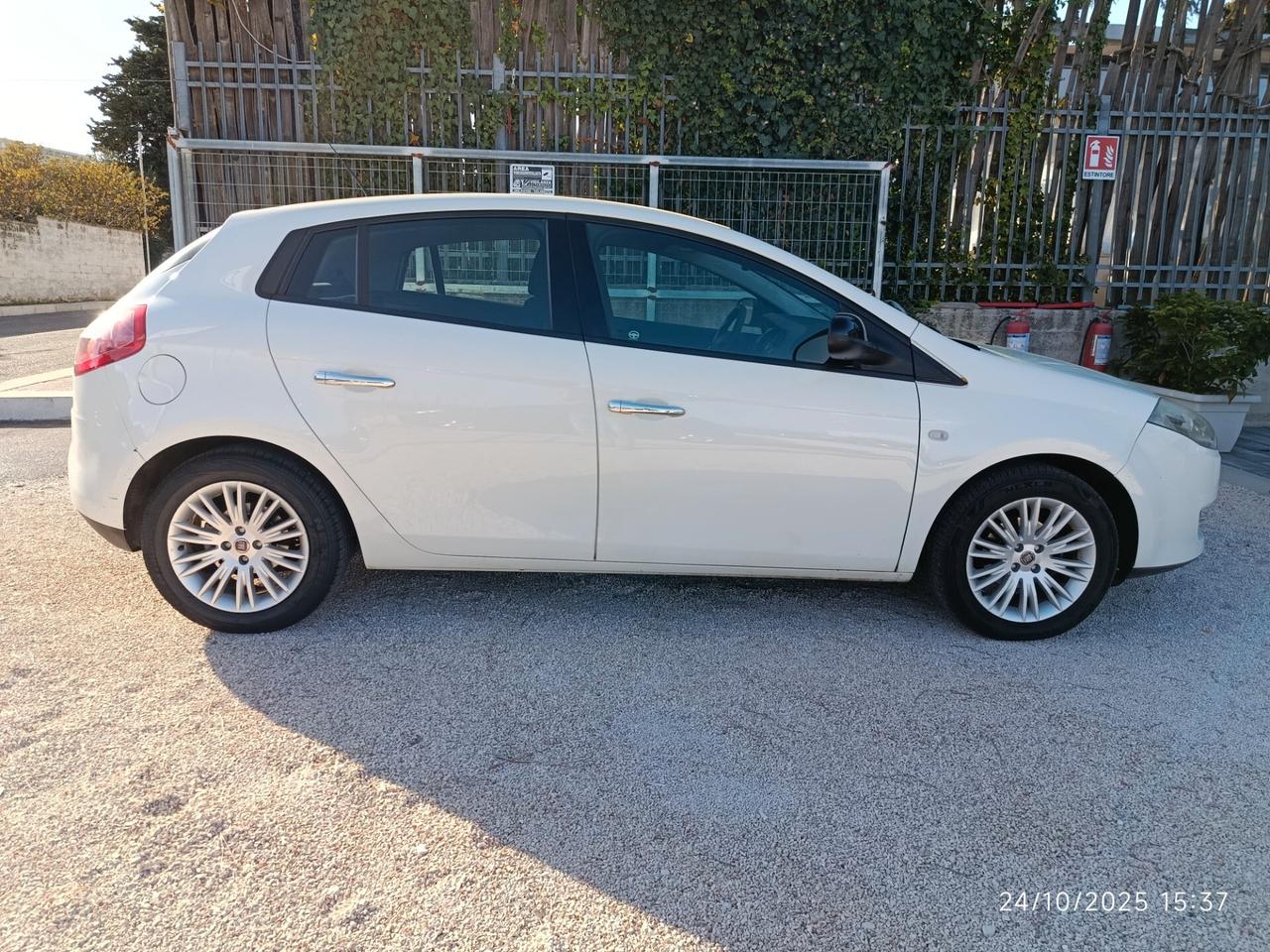 Fiat Bravo 1.4 EasyPower Easy £ 3790 VISTA E PIACIUTA £ 4999 CON GARANZIA