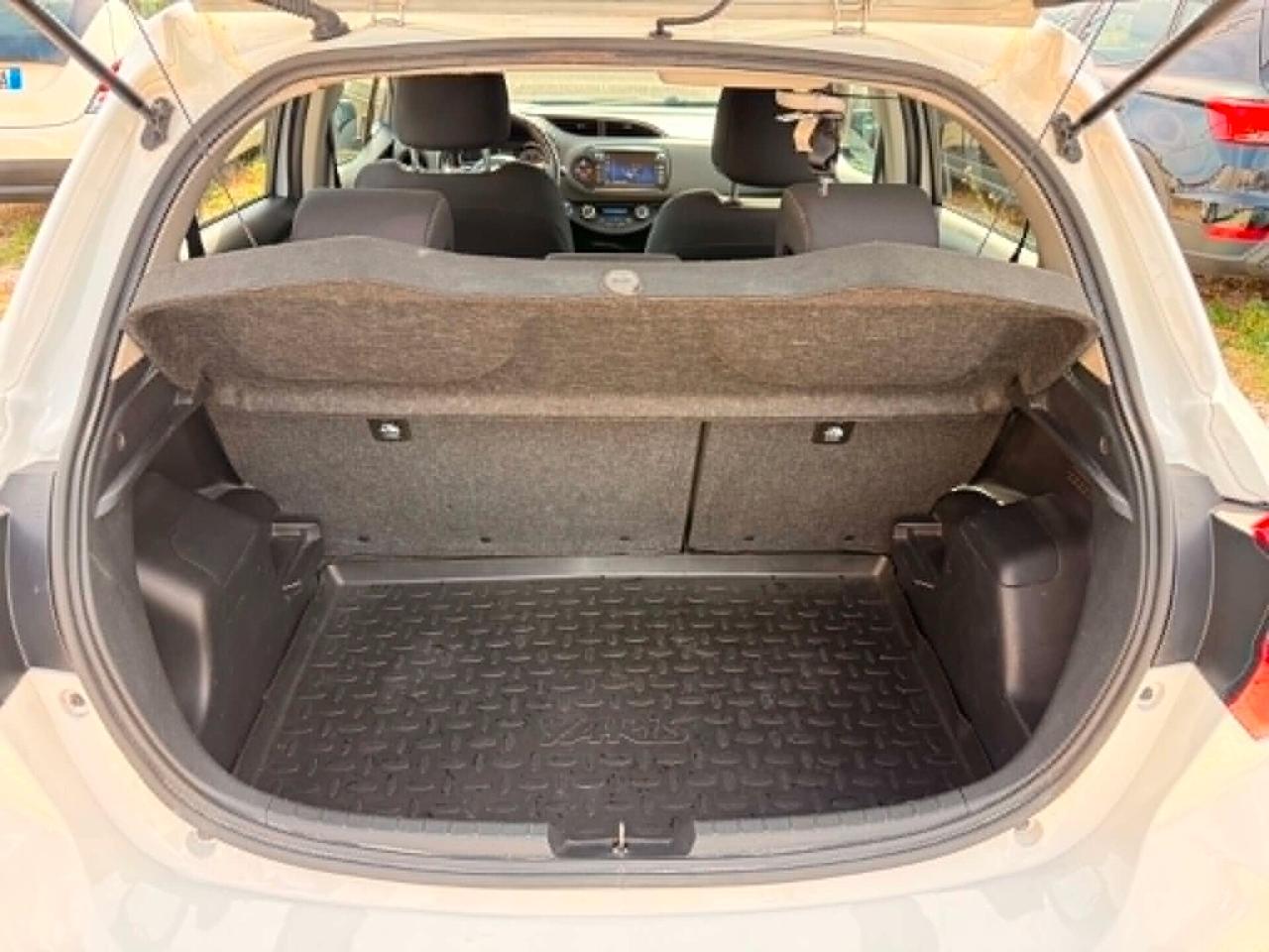 Toyota Yaris 1.5 Benz/Ibrida OK Neop. NO VINCOLO