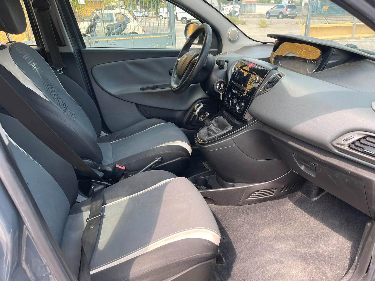 Lancia Ypsilon 0.9 TwinAir 85 CV 5 porte Metano Ecochic Elefantino