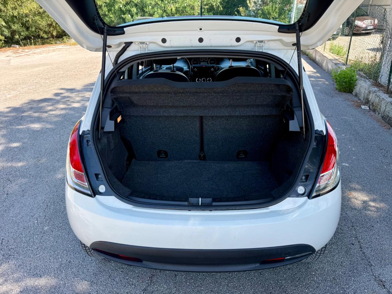 Lancia Ypsilon Ecochic Euro6B neopatentati uniprop