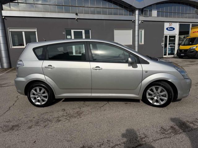 TOYOTA Corolla Verso 2.2 16V D-4D