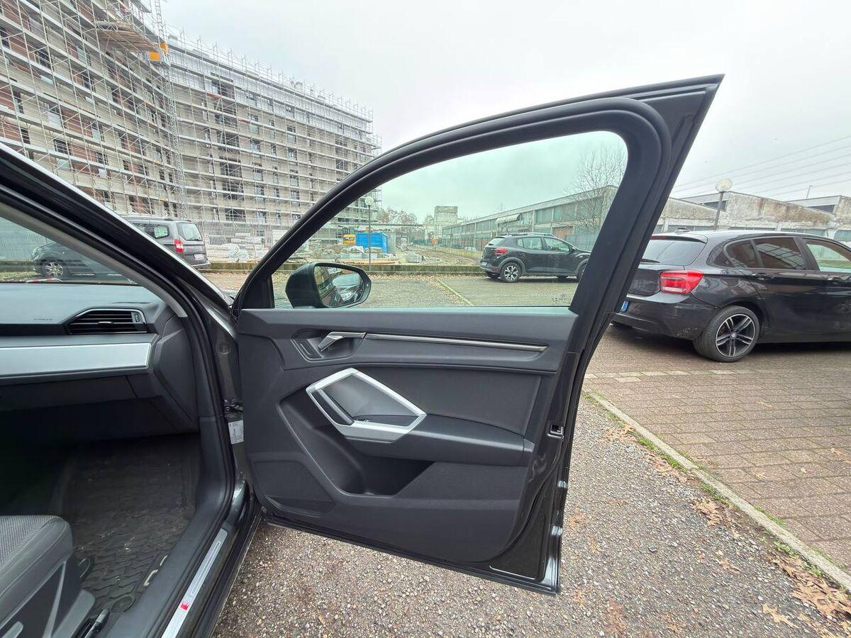 Audi Q3 Sportback 35 1.5 tfsi Business Plus