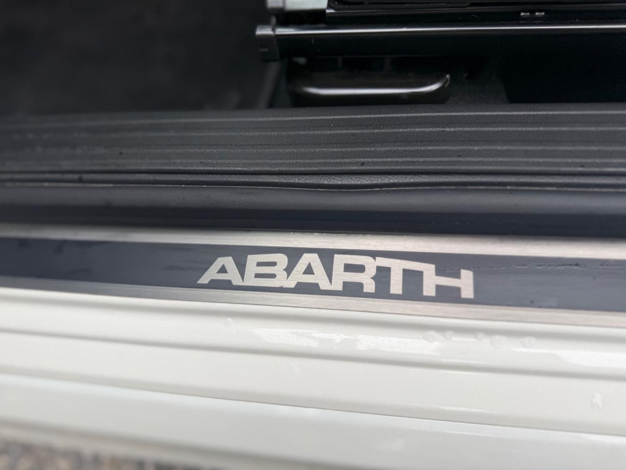 Abarth 595 1.4 Turbo T-Jet 180 CV Esseesse