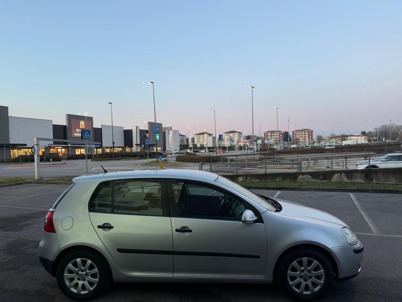 Volkswagen Golf 1.6 5p. Comfortline