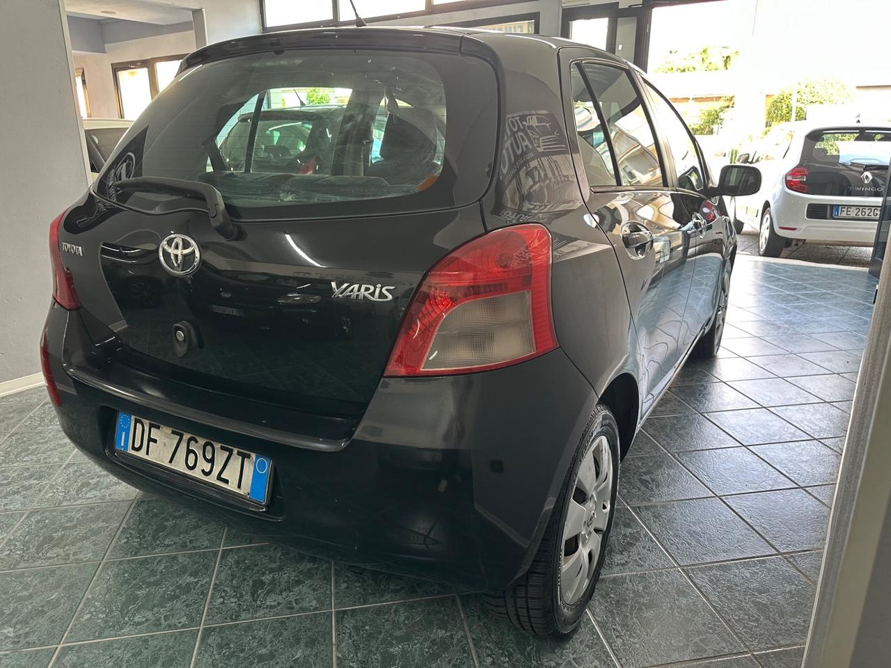 Toyota Yaris 1.0 5 porte Sol