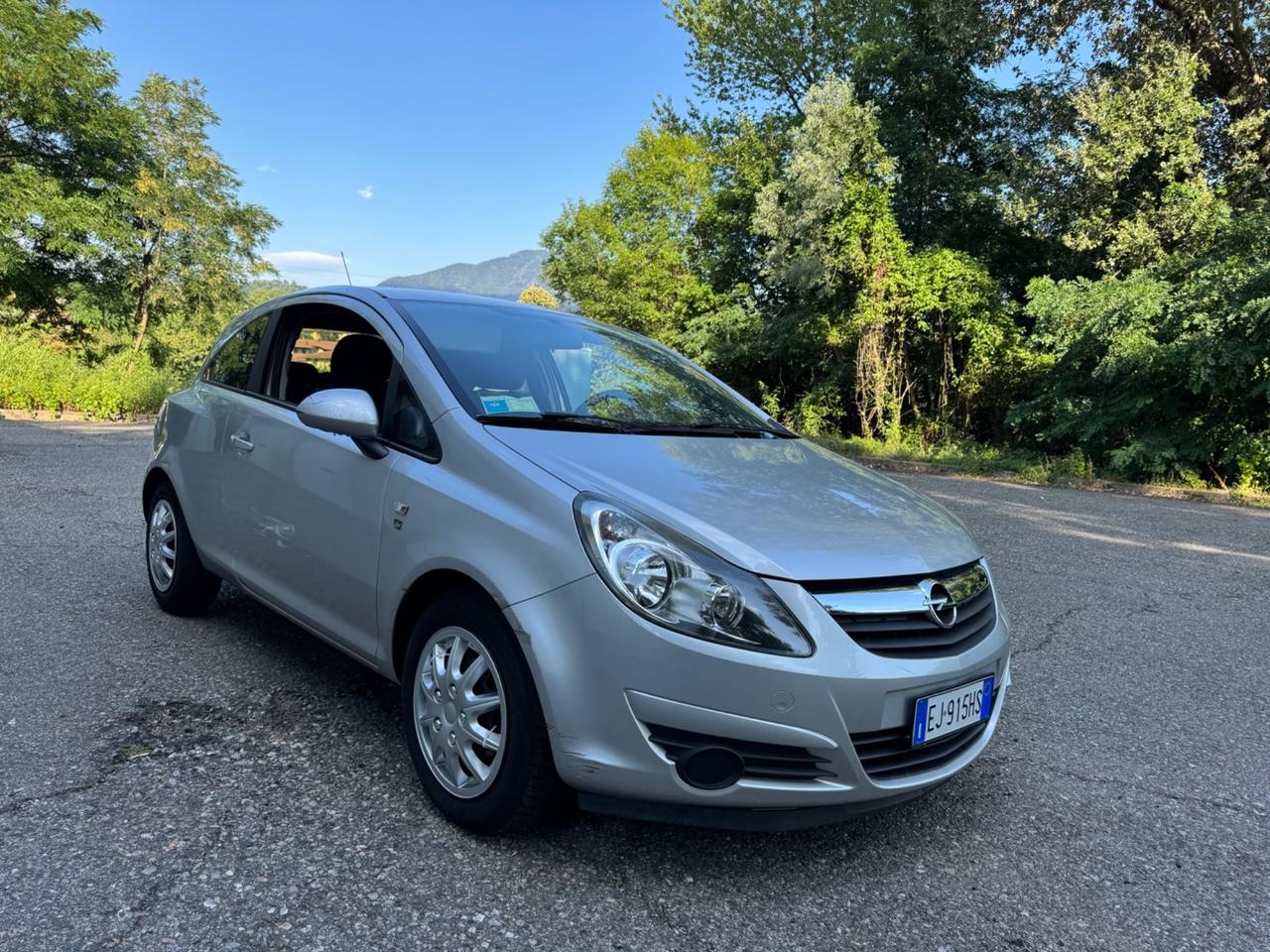 Opel Corsa 1.2 3 porte Club ideale neopatentati